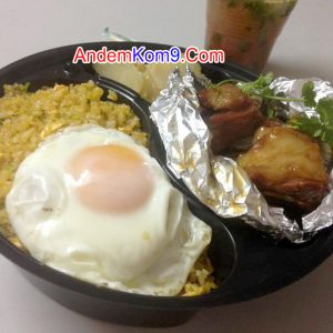 Cơm rang sườn sốt BBQ tại ship đồ ăn đêm Hà Nội