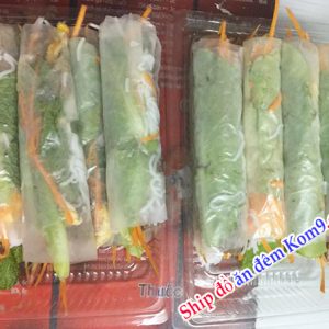 Ảnh chụp nem cuốn tại cửa hàng ăn đêm Kom9