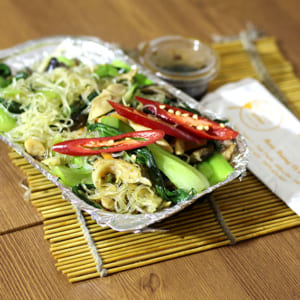 Ảnh chụp món miến xào gà ngon tại KOM9