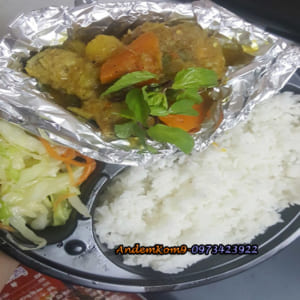Hình ảnh cơm gà cà ri ngon tại Kom9