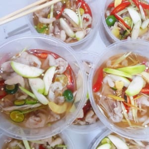 Cách làm chân gà rút xương ngâm sả cóc