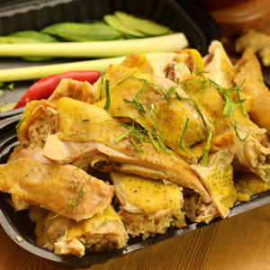 Món nhậu gà hấp lá chanh ngon
