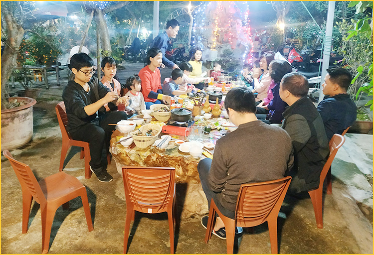 Lẩu khuya quán tại Định Công, Hoàng Mai, Hà Nội