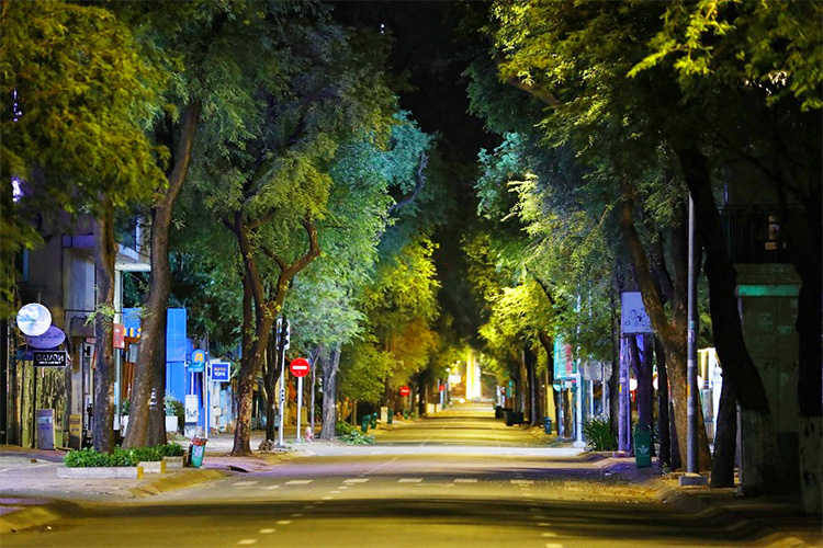 Ha Noi ve dem khuya muon